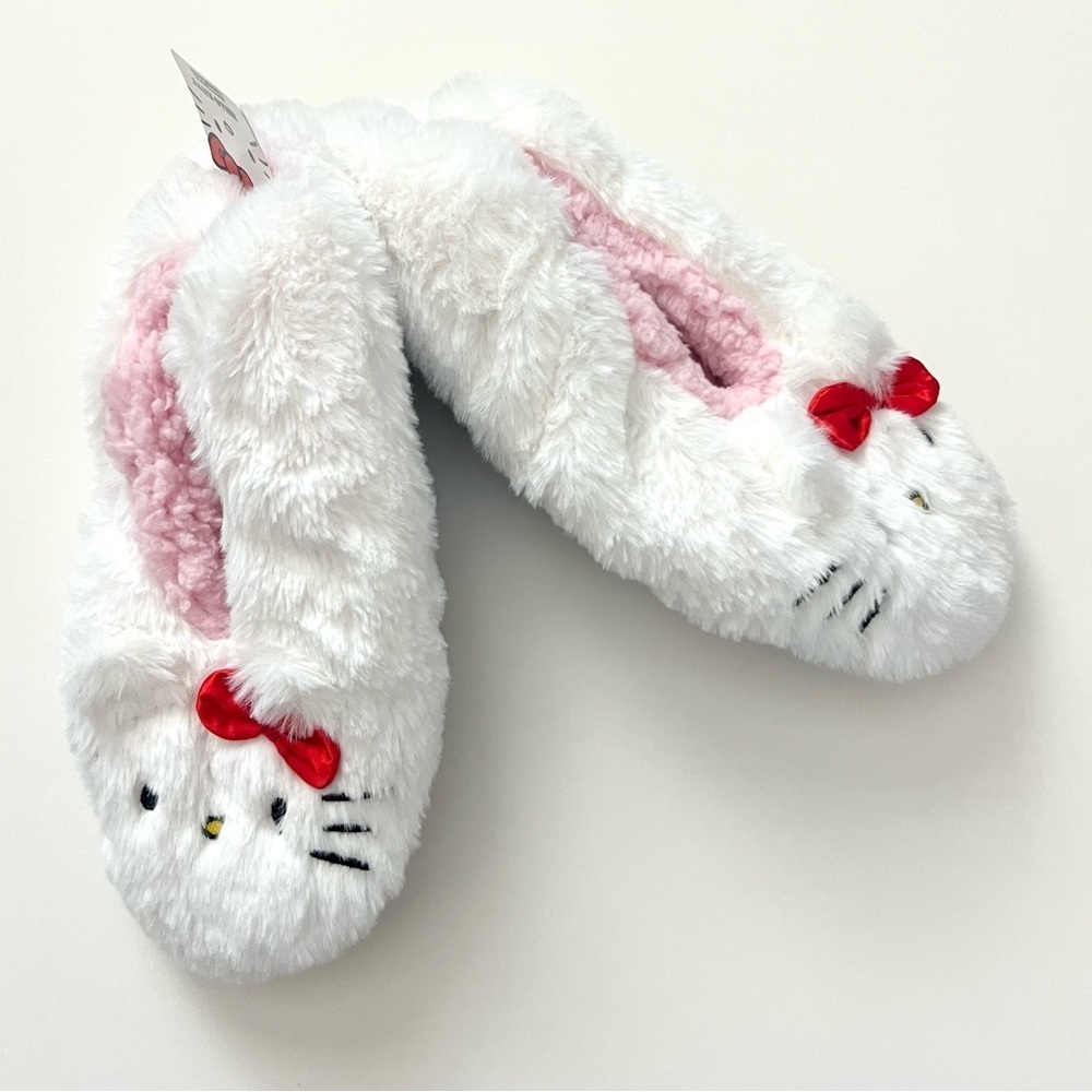 NWT Sanrio Hello Kitty Slipper Socks with Grippers
